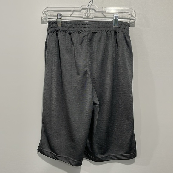 Boy’s size large Air Jordan basketball shorts 11” inseam gray - Picture 6 of 8